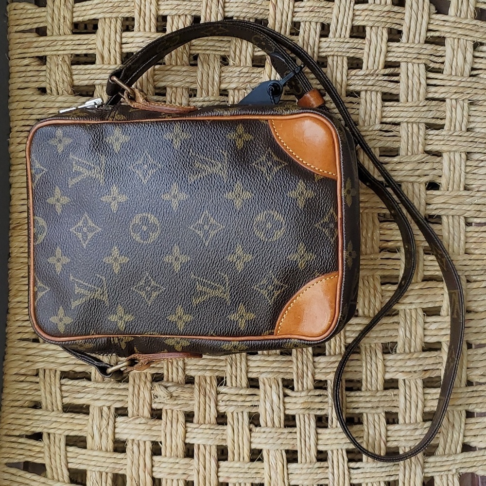 Louis Vuitton Vintage Monogram Amazone Crossbody Bag - Picture 15 of 16